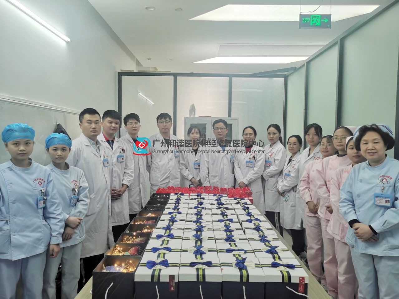 【平安夜】超暖心！我院神经修复医学中心为患者传递“平安”祝福！治病不忘人文关怀，平安果书写新型医患情！