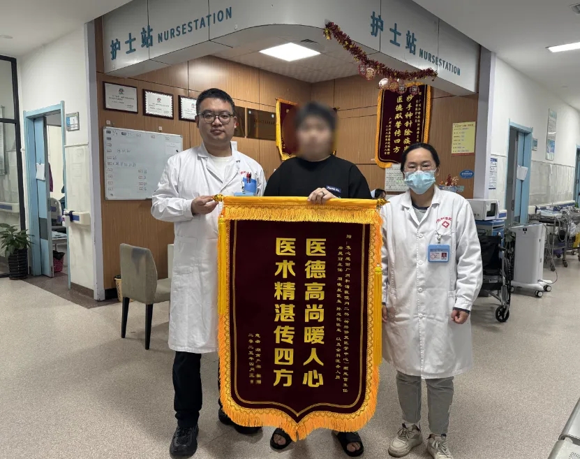 【华康荣誉】“医” 路有真情|臂丛神经损伤 25 年,他捧锦旗致谢:神经修复赋予右手生命光芒|广州神经受损怎样治疗