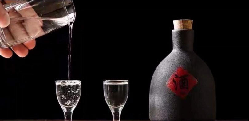 酒精和帕金森的关系：帕友喝酒会不会加重病情？医生这样说的
